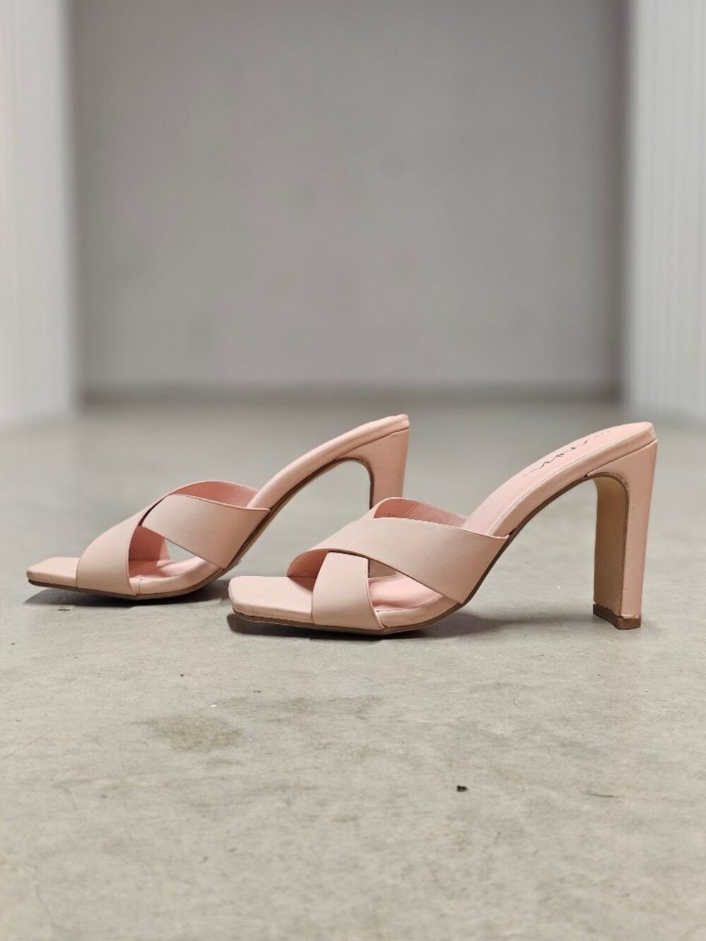 Womens Pink Block Heel Sandals With Criss-Cross Straps & Square Toe Design - Picture 4 of 14